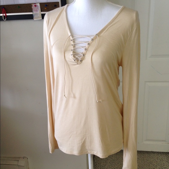 NWT Buckle lace up/back top - Picture 5 of 8